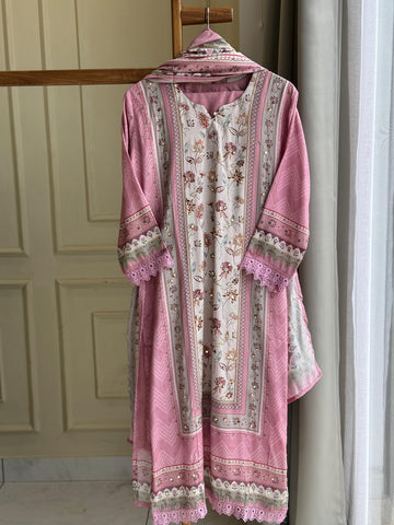 Pure Muslin Suit featuring mirror detailings